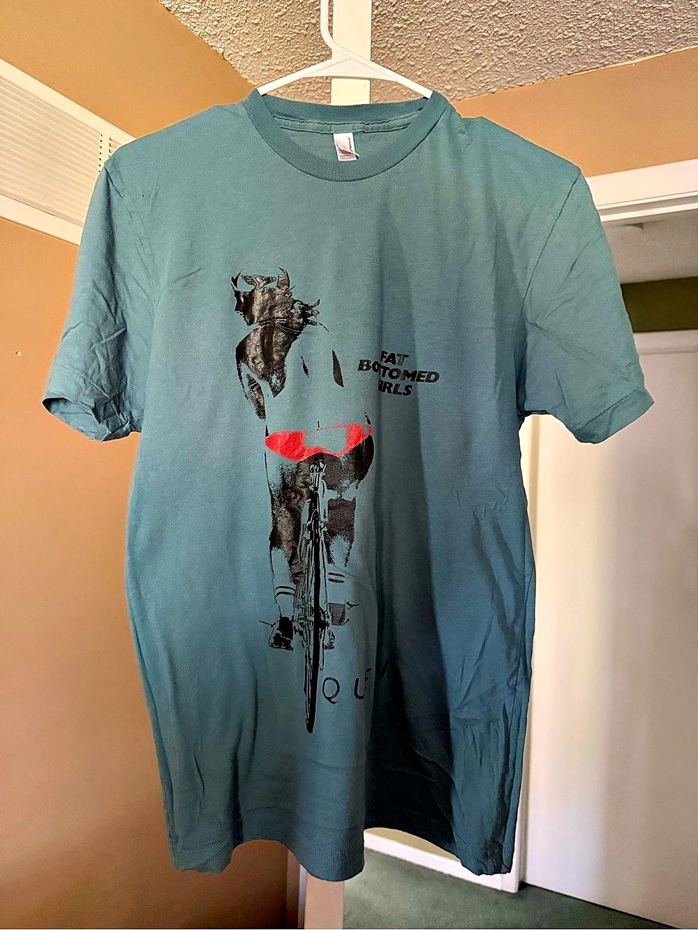 Queen Graphic Short Sleeve Tee  Size Small